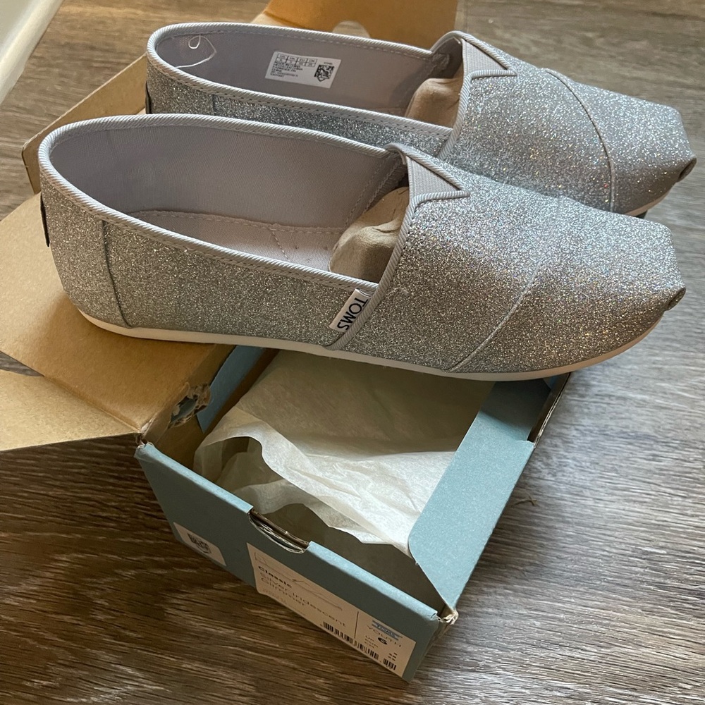 Toms Youth Alpargata - size 6 Classic Silver Iridescent Glimmer